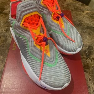 LEBRON SOLDIER XIV MENS SNEAKER